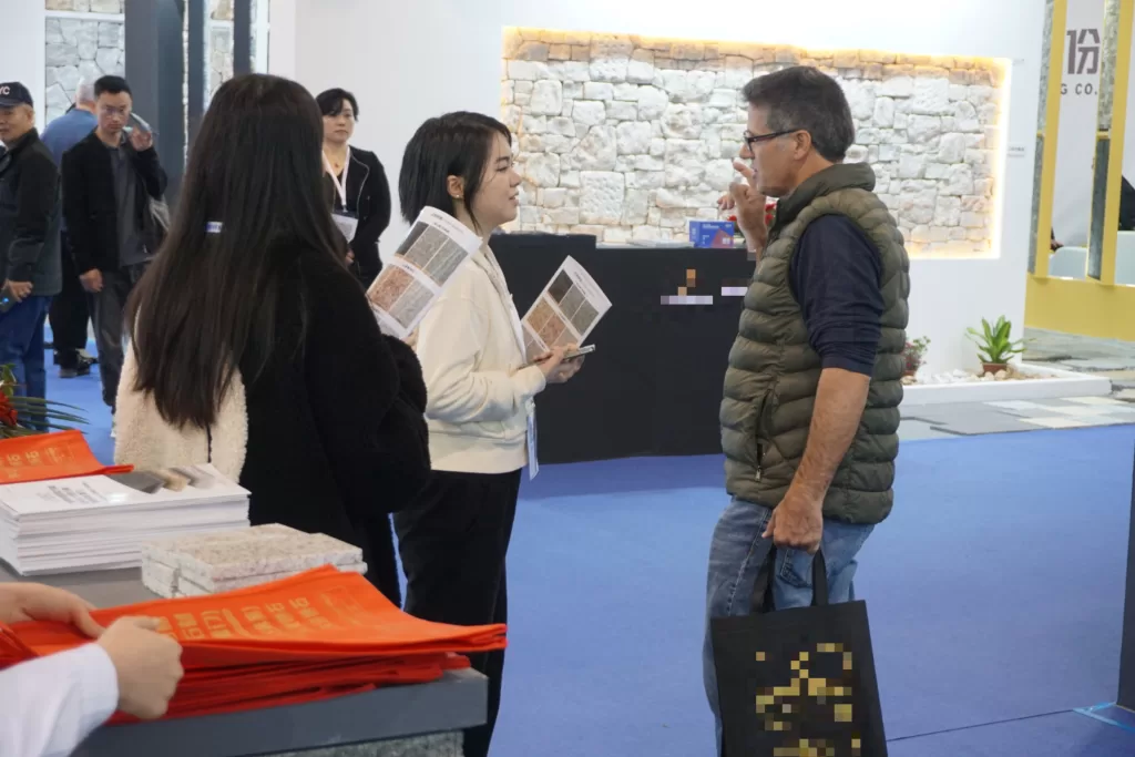 די Xiamen Stone Fair איז אַ גלאָובאַלי באַרימט געשעעניש וואָס סעלאַברייץ די שיינקייט און ווערסאַטילאַטי פון נאַטירלעך שטיין.